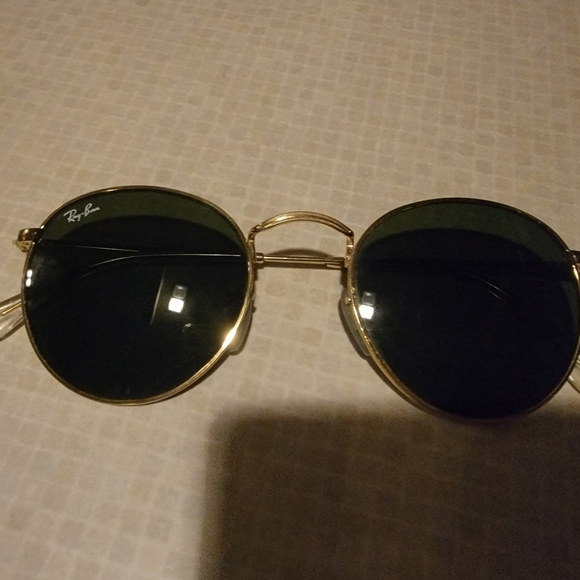 SOLD Ray-Ban Round Sunglasses - Picture 4 of 7